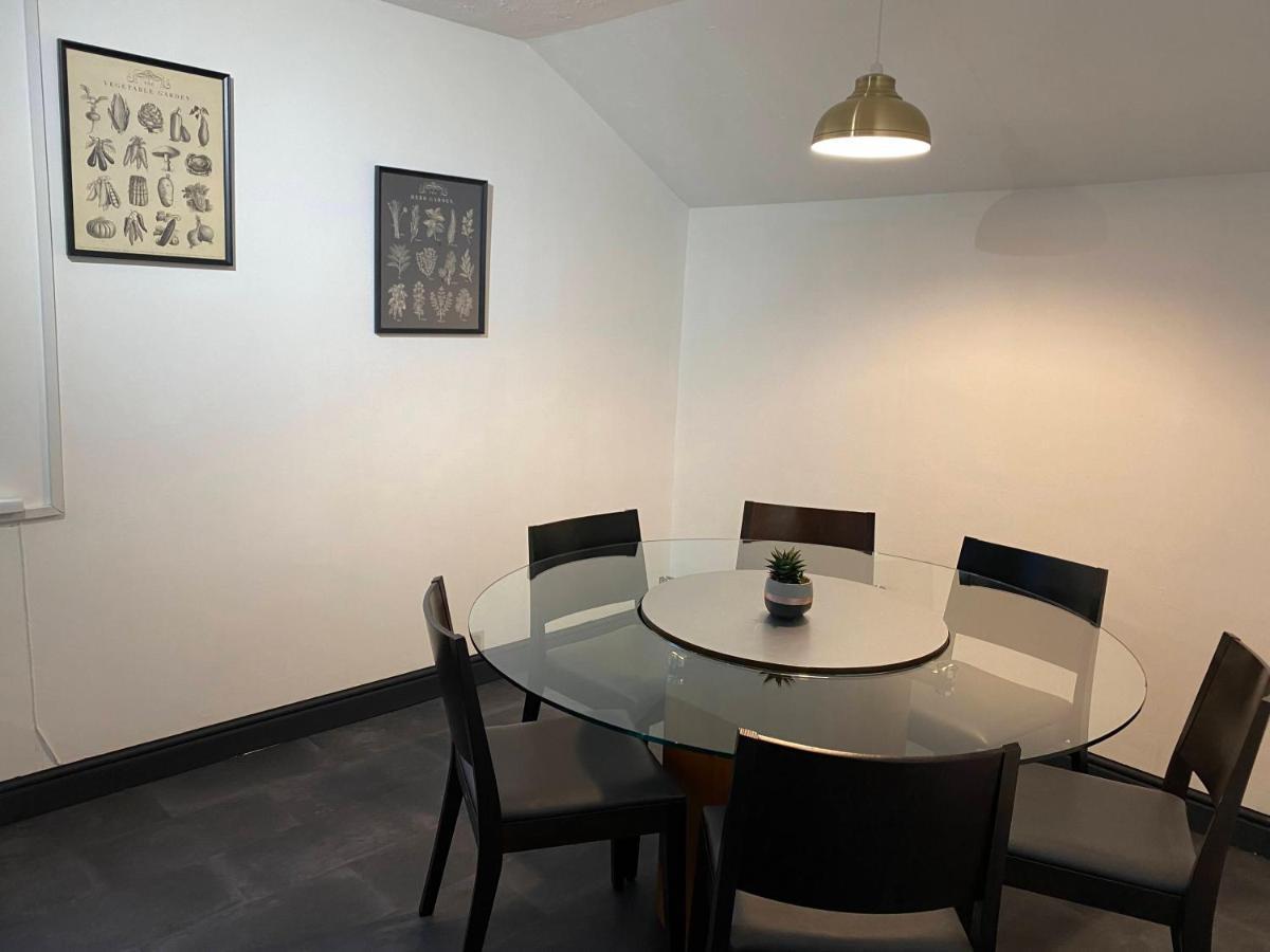 Gorgeous Town Center 3 Bedroom Self Contained Apartment For 1-5 People Harrogate Zewnętrze zdjęcie