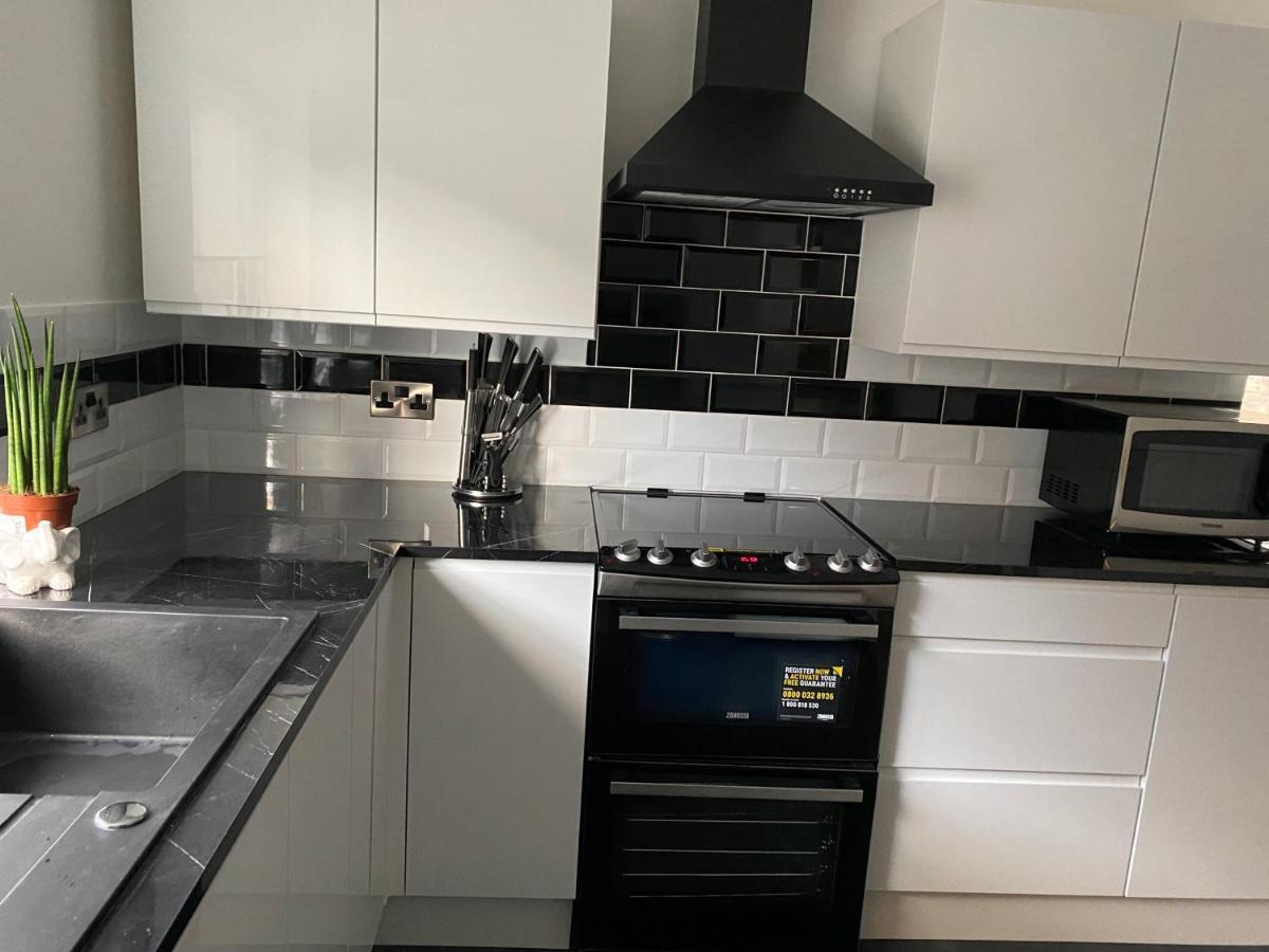 Gorgeous Town Center 3 Bedroom Self Contained Apartment For 1-5 People Harrogate Zewnętrze zdjęcie